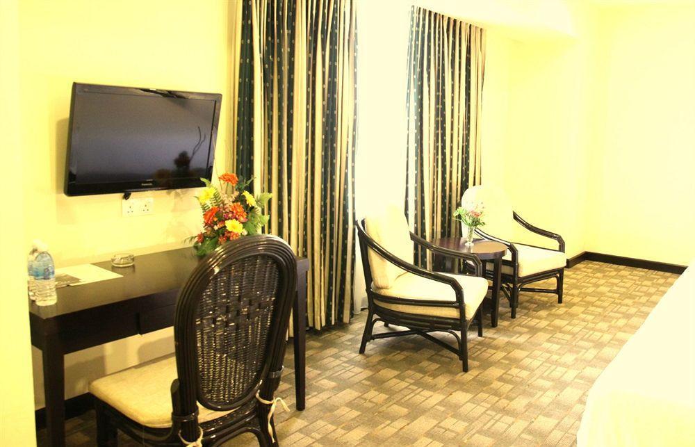Oyo 89693 Perkasa Hotel Keningau Near Hospital Keningau מראה חיצוני תמונה