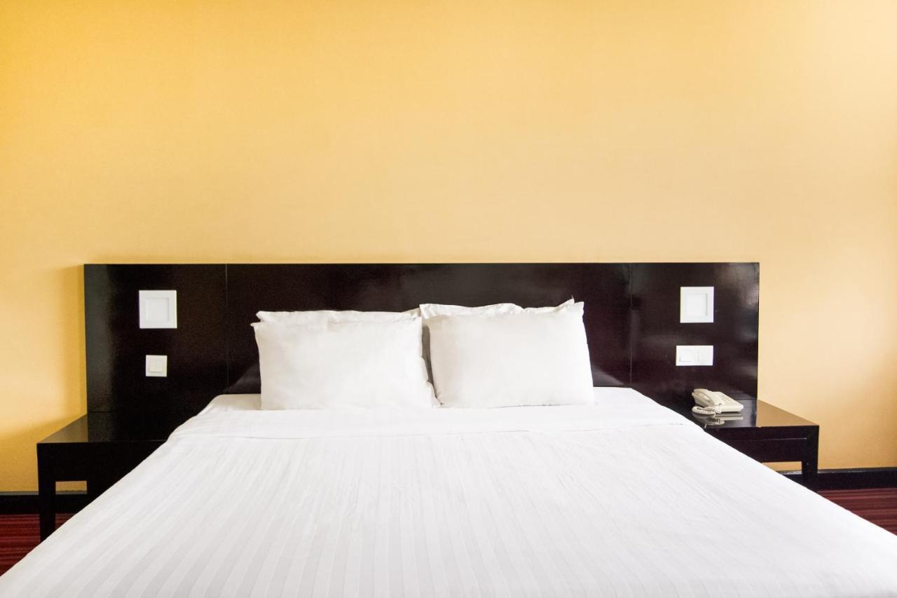 Oyo 89693 Perkasa Hotel Keningau Near Hospital Keningau מראה חיצוני תמונה
