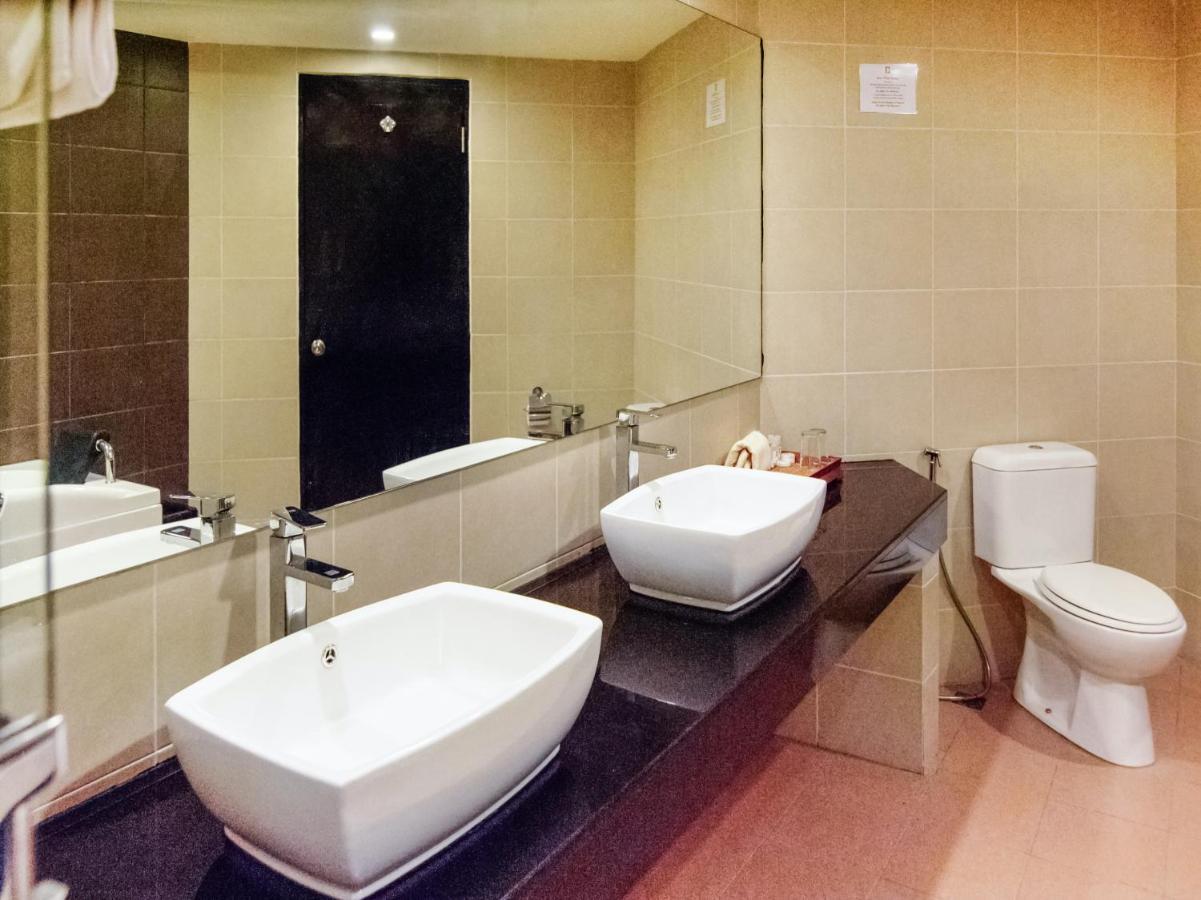Oyo 89693 Perkasa Hotel Keningau Near Hospital Keningau מראה חיצוני תמונה