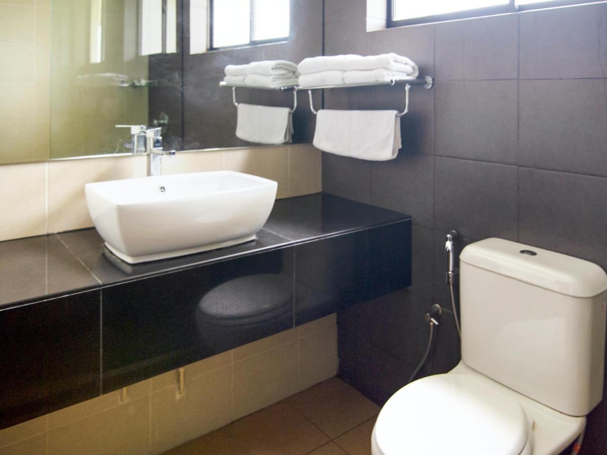 Oyo 89693 Perkasa Hotel Keningau Near Hospital Keningau מראה חיצוני תמונה